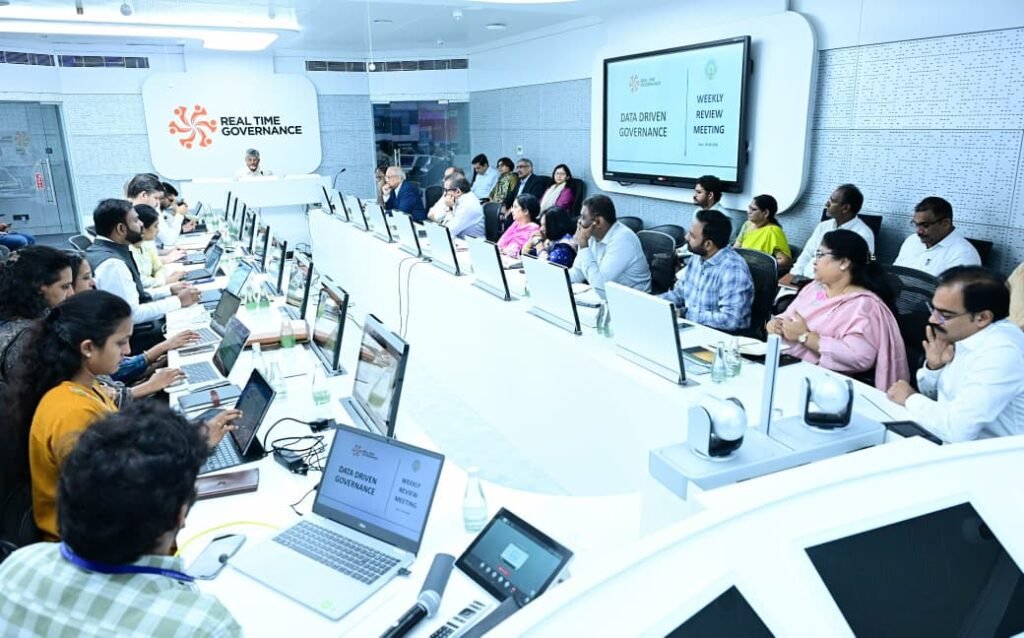 ప్రభుత్వ సేవలు మరింత సులభతరం   మనమిత్ర ద్వారా ఫిర్యాదుల స్వీకరణ   -ఆర్టీజీఎస్ సమీక్షలో ముఖ్యమంత్రి చంద్రబాబు
