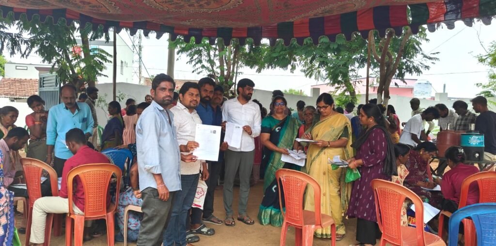 భీమారంలో జోరుగా ఓటు ఎస్‌ఐ‌ఆర్ (సర్) కార్యక్రమం:  * సర్పంచ్ ఉస్కమల్ల విజయలక్ష్మి పున్నంచందు పిలుపుతో కదిలిన జనం * మరో రెండు రోజులు అందుబాటులో ఉండనున్న సిబ్బంది