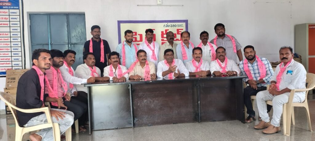 ఎమ్మెల్యే మీడియాపై చేసిన వ్యాఖ్యలను ఉపసంహరించుకోవాలి!  జన్నారం బిఆర్ఎస్ నేతల డిమాండ్!!
