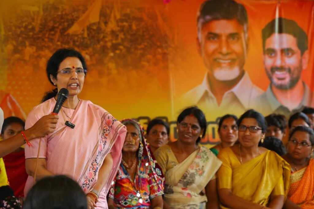 మహిళలు ఇంటికే పరిమితం కాకూడదు ధైర్యంగా ముందుడుగు వేస్తేనే ఏదైనా సాధించగలం నారా భువనేశ్వరి