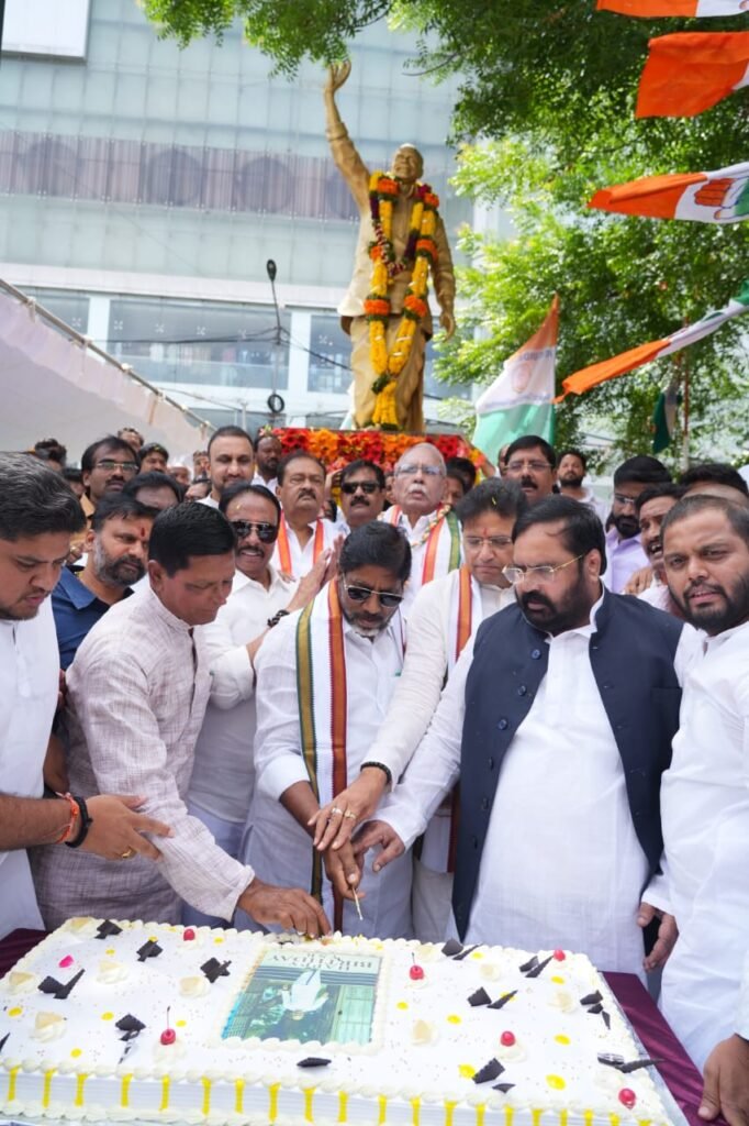 ప్రజా సంక్షేమానికి చిరునామా మహానేత డాక్టర్ వైఎస్ రాజశేఖర రెడ్డి – మంత్రి దుద్దిళ్ల శ్రీధర్ బాబు  డాక్టర్ వైఎస్ రాజశేఖర రెడ్డి 77వ జయంతి వేడుకల్లో పాల్గొని ఘన నివాళులర్పించిన మంత్రి దుద్దిళ్ల శ్రీధర్ బాబు