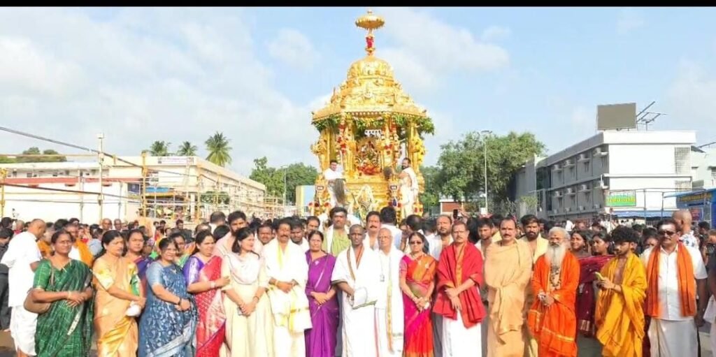 వైభవంగా స్వర్ణరథోత్సవం