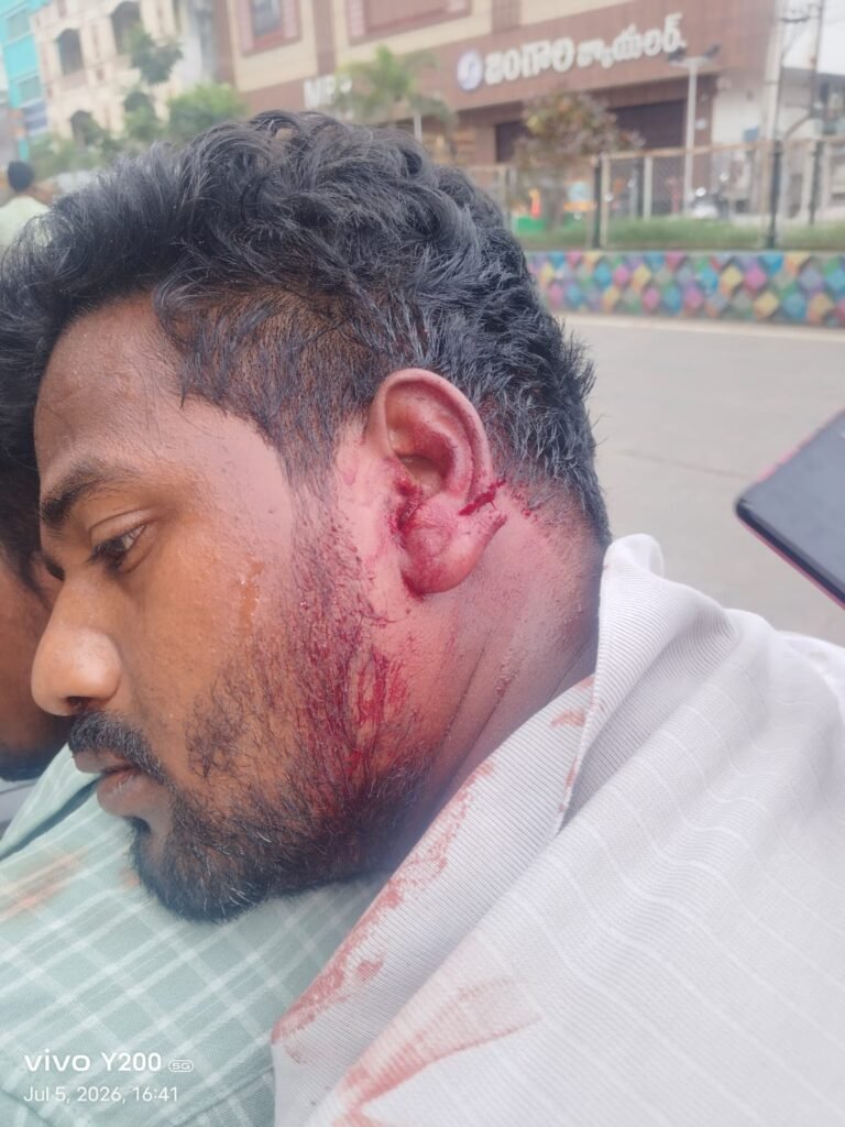 మచిలీపట్నం బలరాంపేటలో మద్యం మత్తులో వీరంగం..రెండు వర్గాల మధ్య ఘర్షణ