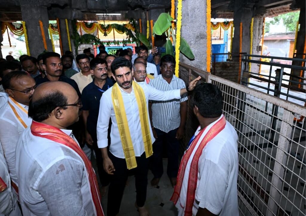 మంగళగిరి నరసింహస్వామి ఆలయ అభివృద్ధి పనులకు మంత్రి లోకేష్ శంకుస్థాపన   నూతన యాగశాల నిర్మాణానికి శంకుస్థాపన చేసిన మంత్రి   వాహనశాల, గంటా మండపం పునర్నిర్మాణం   శ్రీకృష్ణదేవరాయ మండపం పునరుద్ధరణకు భూమిపూజ   రూ.6.3 కోట్ల వ్యయంతో ఆలయ అభివృద్ధి పనులకు శ్రీకారం చుట్టిన మంత్రి లోకేష్