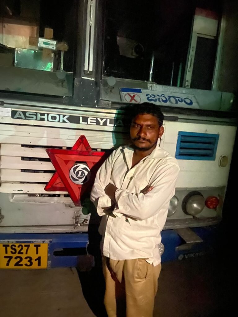 మద్యం మత్తులో ఆర్టీసీ  బస్సునే టార్గెట్ చేసాడు