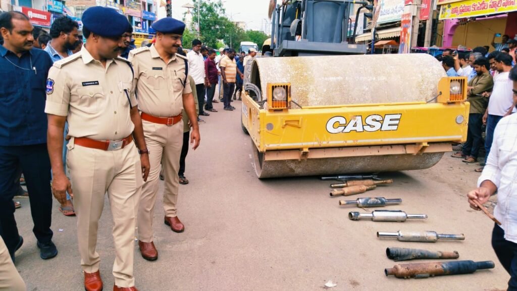 అతివేగంగా, పెద్ద శబ్దాలతో వాహనాలు నడుపు ప్రజలను ఇబ్బందులు పెడితే సహించం . – యువత ఆదర్శంగా ఉంటూ ప్రమాదాలకు దూరంగా ఉండాలి. …  సూర్యాపేట జిల్లా ఎస్పి నరసింహ