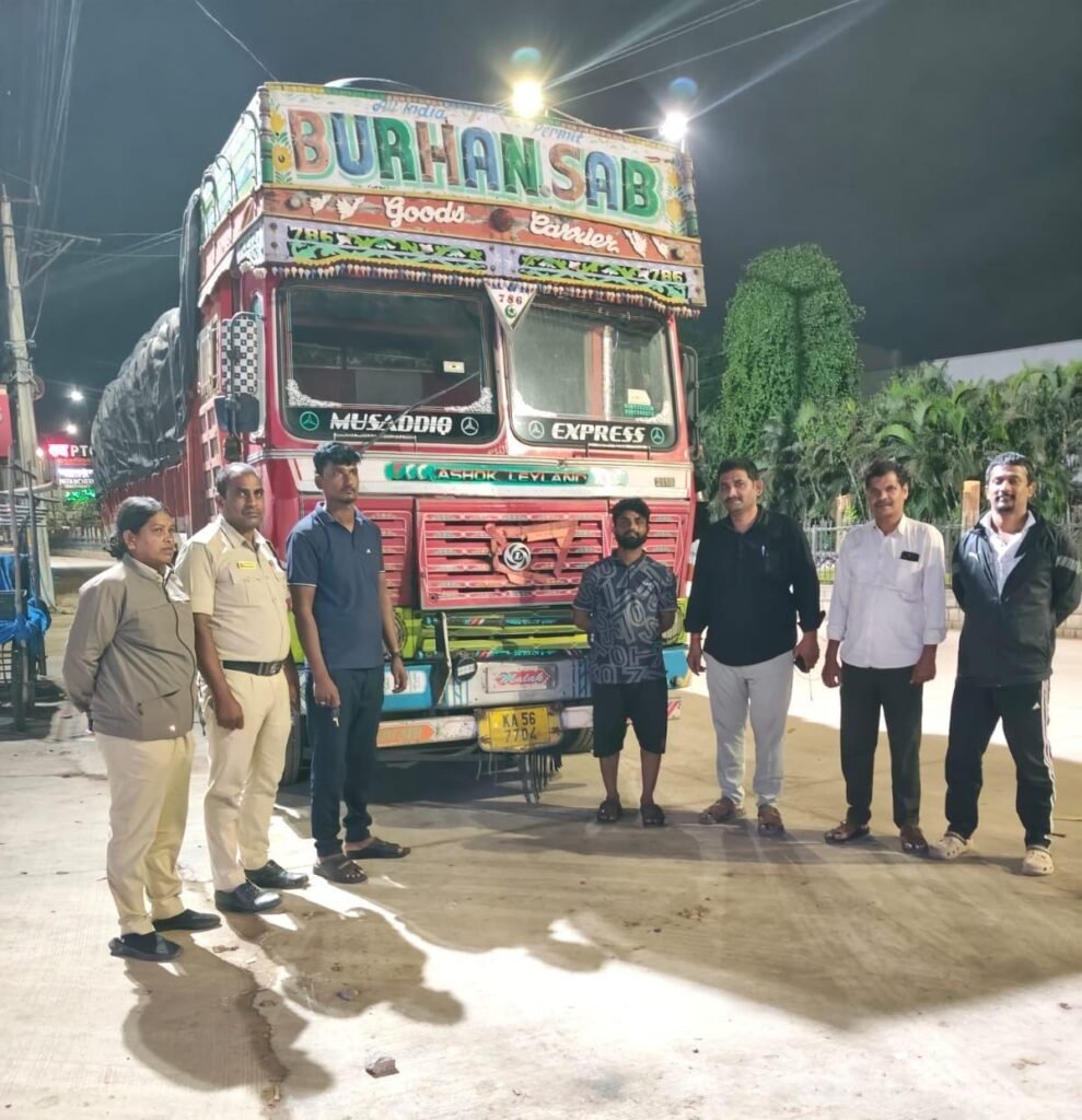 ముత్తంగి వద్ద భారీగా రేషన్ బియ్యం పట్టివేత