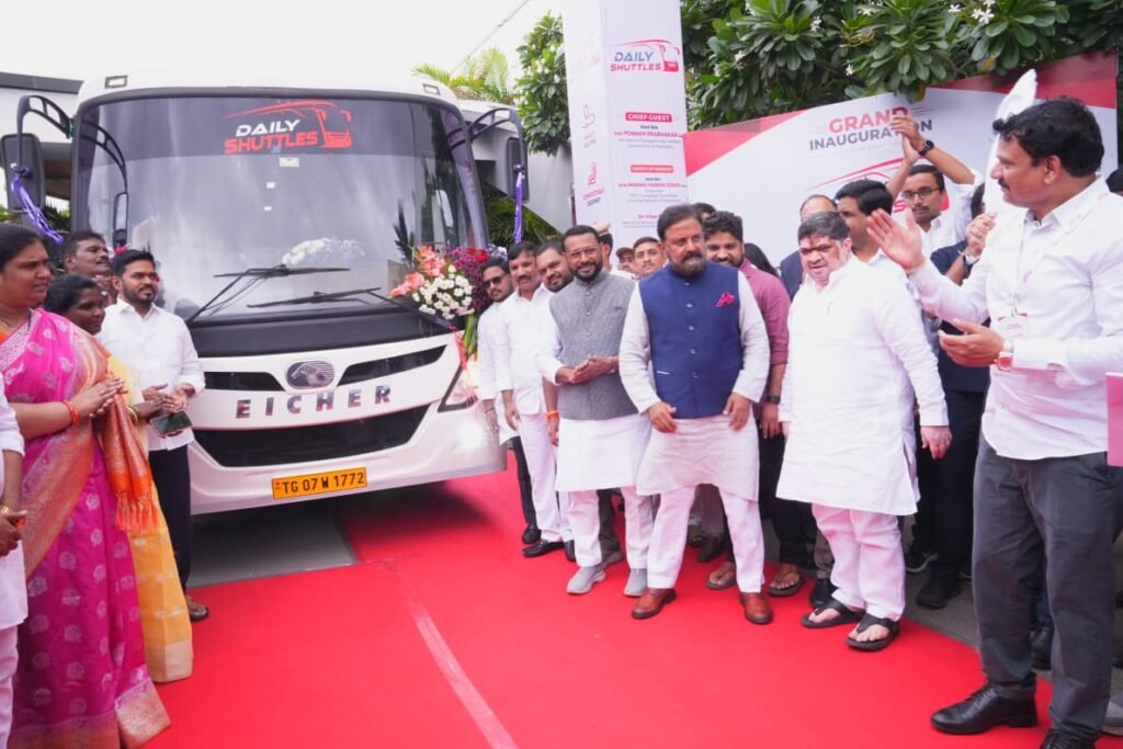 డైలీ షటిల్స్ బస్సులను ప్రారంభించిన మంత్రి పొన్నం