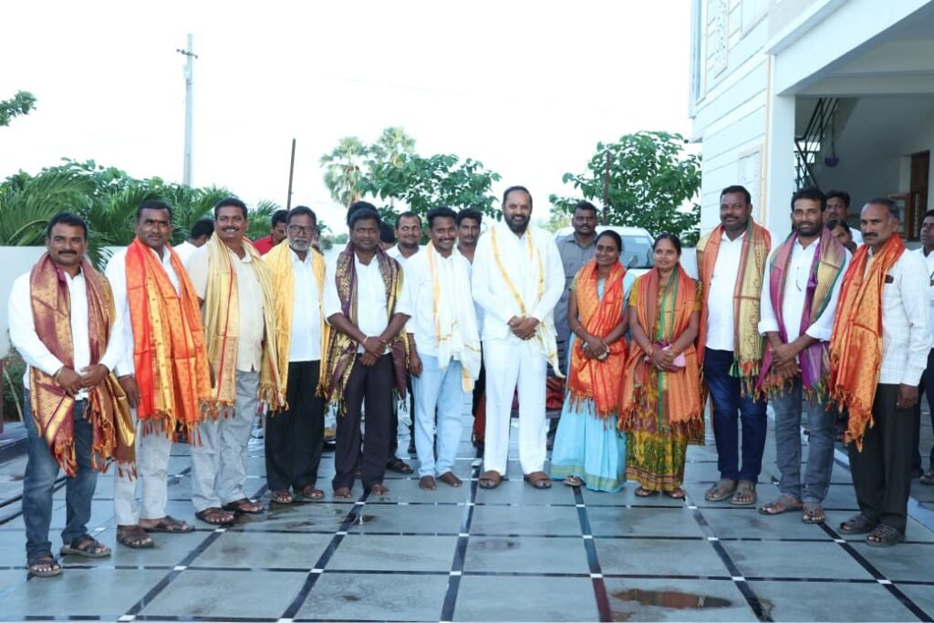పాక్స్ కమిటీలు రైతులకు అందుబాటులో వుండాలి పెద్దపల్లి పాక్స్ నూతన కమిటీ సభ్యులకు విప్ చింతకుంట విజయరమణారావు అభినందనలు