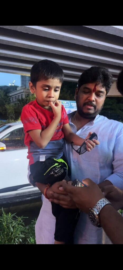 తప్పిపోయిన బాలుడిని తల్లిదండ్రులకు చేర్చిన జూబ్లీహిల్స్ ఎమ్మెల్యే నవీన్ యాదవ్