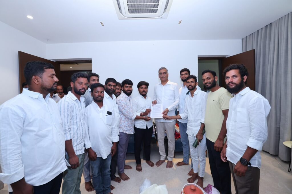 ఐటీ పార్క్ నిర్మించాల్సిన చోట డంప్ యార్డా?   సిద్దాపూర్ డంప్ యార్డు జీవోను వెంటనే ఉపసంహరించుకోవాలి..   లేనిపక్షంలో బాధిత రైతుల పక్షాన బీఆర్ఎస్ ఉద్యమిస్తుంది.   -మాజీ మంత్రి హరీశ్ రావు హెచ్చరిక