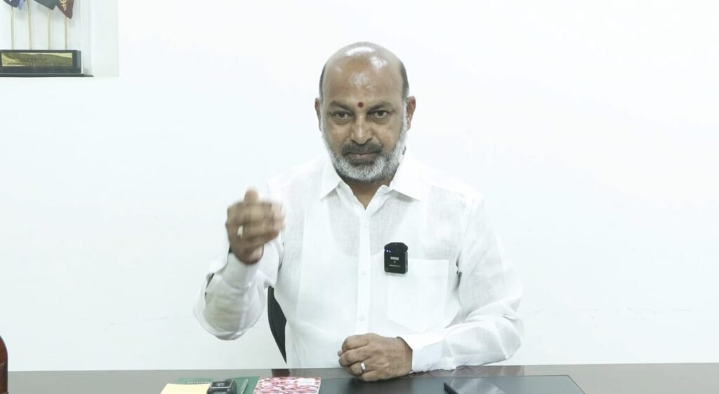 వారెవ్వా మీ డ్రామాలు బిగ్ బాస్ షో ను తలపిస్తోంది కేంద్ర మంత్రి బండి సంజయ్ కుమార్