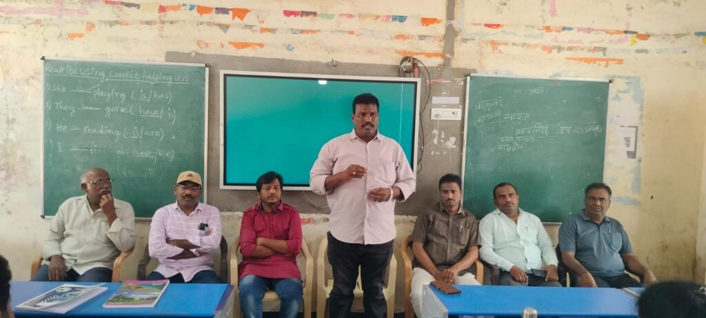 టెట్ పై భయాందోళనలు వద్దు   -టెట్ కోచింగ్ లో యుటిఎఫ్ జిల్లా అధ్యక్షులు మాదన విజయకుమార్