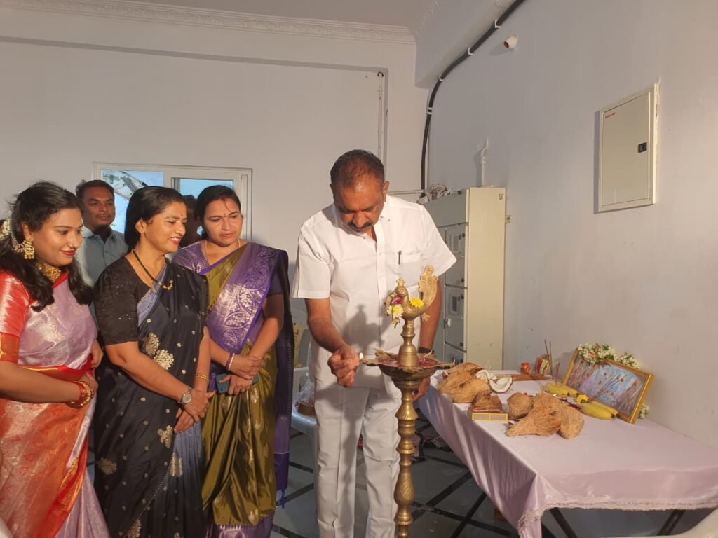 ఆకట్టుకున్న ‘త్రిశక్తి సారీస్’ చీరల ప్రదర్శన