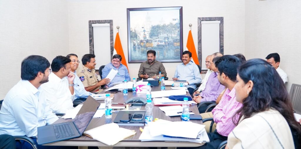ప్రభుత్వ స్థలాలను త్వరగా గుర్తించండి పని ప్రదేశాలకు దగ్గరగా, జనావాసాల పరిధిలోనే ఇందిరమ్మ ఇండ్లు నిర్మాణం ముఖ్యమంత్రి రేవంత్ రెడ్డి