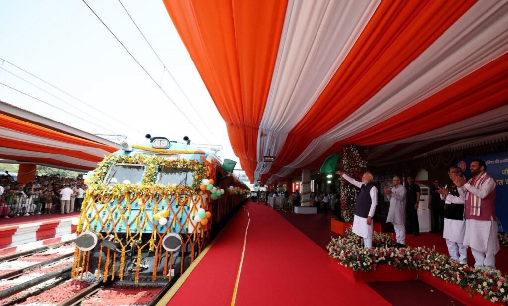 హైడ్రోజన్ రైలును ప్రారంభించిన ప్రధాని మోదీ