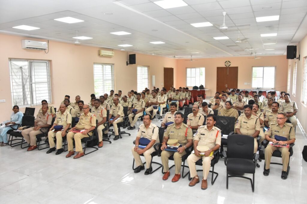 కోర్టు డ్యూటీ అధికారుల పనితీరును మెరుగుపర్చుకోవాలి శిక్షల శాతం పెంపుపై ప్రత్యేక దృష్టి సారించాలి:    పోలీస్ కమిషనర్ అంబర్ కిషోర్ ఝా