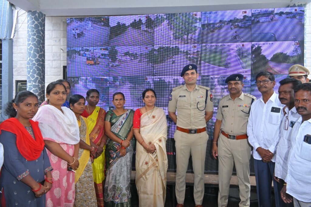 రామడుగు మండలం వెలిచాల గ్రామంలో ఘనంగా పోలీస్ మీ కోసం కార్యక్రమం: పోలీసు కమీషనర్ గౌష్ ఆలం
