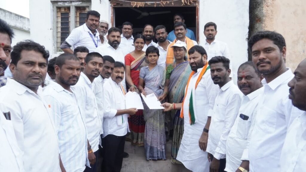 ప్రతి ఒక్కరూ ఓటు నమోదు చేసుకోవాలి .   -కూన శ్రీశైలం గౌడ్
