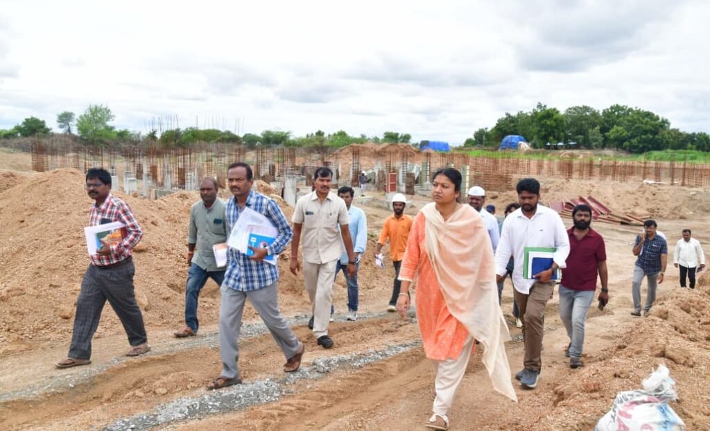 ఇంటిగ్రేటెడ్ స్కూల్ నిర్మాణ పనులు వేగవంతం చేయండి: కలెక్టర్ చిత్రా మిశ్రా