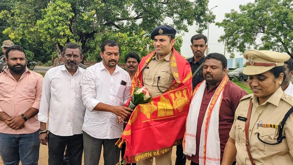 కరీంనగర్ పోలీస్ కమిషనర్ కు సన్మానం జమ్మికుంట
