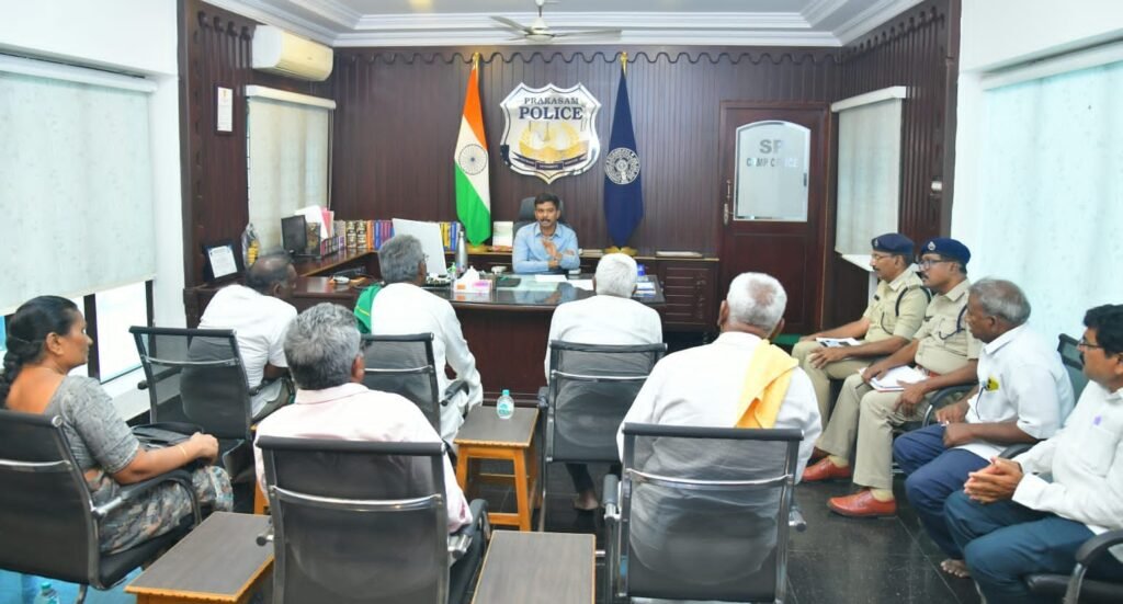 పొగాకు రైతుల నిరసన కార్యక్రమం రైతు సంఘాల నాయకులతో సమావేశం నిర్వహించిన జిల్లా ఎస్పీ  వి. హర్షవర్ధన్ రాజు