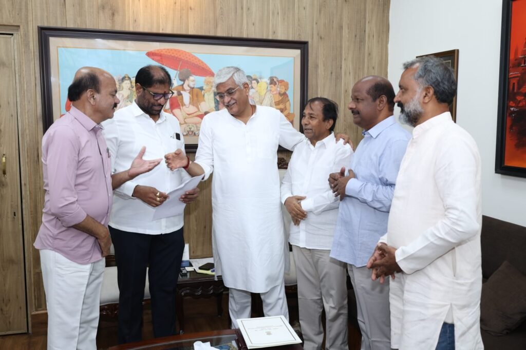 ఎంపీ వద్దిరాజుతో కలిసి కేంద్ర మంత్రి గజేంద్ర సింగ్ షెఖావత్ ను కలిసిన ఎమ్మెల్యే చింతా ప్రభాకర్   మంజీరా డ్యామ్‌ను ఎకో టూరిజం హబ్‌గా అభివృద్ధి చేయాలి – అమృత్ ధరోహర్ పథకంలో చేర్చి రామ్‌సార్ గుర్తింపునకు సహకరించాలి:  కేంద్ర మంత్రికి ఎమ్మెల్యే ప్రభాకర్ విజ్ఞప్తి