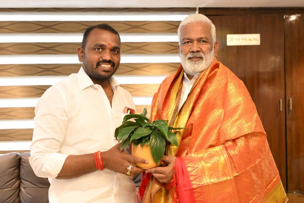 కరీంనగర్ అభివృద్ధిని ప్రశంసించిన ఉత్తరప్రదేశ్ మంత్రి స్వతంత్ర దేవ్ సింగ్