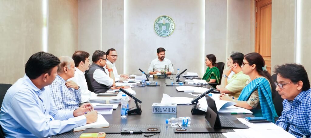 డిజిటల్ గవర్నెన్స్ అమలు చేయాలి కాంట్రాక్టు, ఔట్సోర్సింగ్ ఉద్యోగుల సమస్యలపై సీఎం సమీక్ష