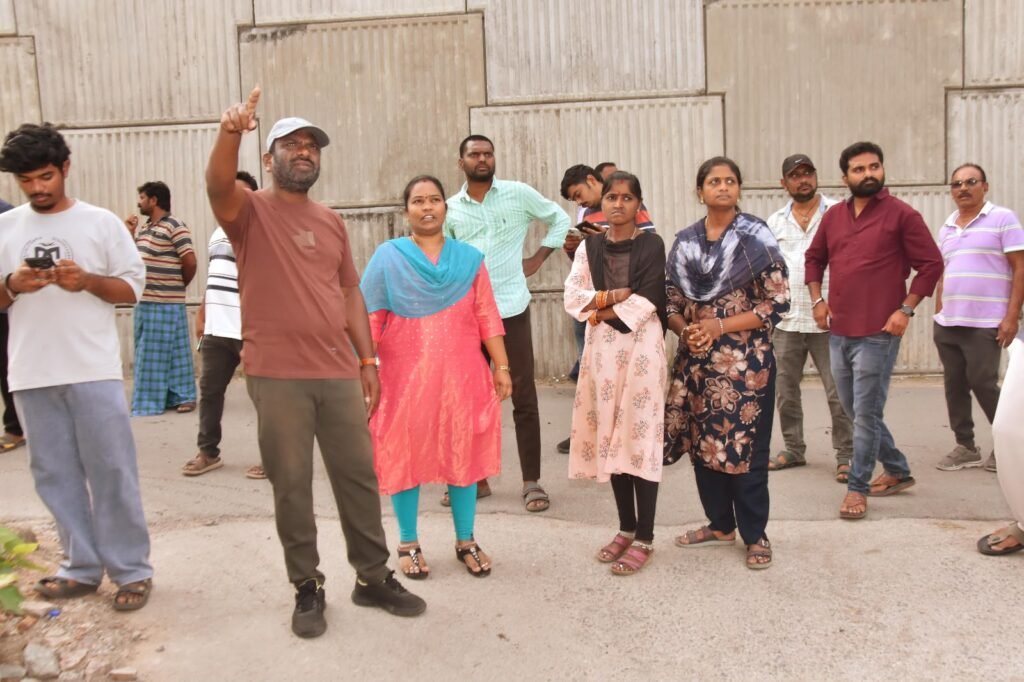 4వ డివిజన్‌ లో రామగుండం మేయర్ మహంకాళి స్వామి పర్యటన  – స్థానిక సమస్యల పరిష్కారానికి చర్యలు    రామగుండం కార్పొరేషన్ నగర మేయర్ మహంకాళి స్వామి.