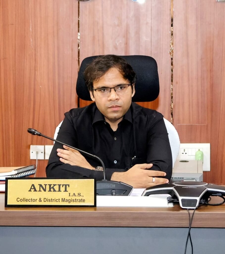 రైతన్నకు అండగా రైతు భరోసా… జిల్లాలో రూ.318.42 కోట్ల నిధుల జమ     1.78 లక్షల మంది  రైతుల ఖాతాల్లో రైతు భరోసా     రైతు భరోసా నిధులను ఇతర బకాయిలకు సర్దుబాటు చేయొద్దు:  బ్యాంకులకు జిల్లా కలెక్టర్ అంకిత్ ఆదేశం