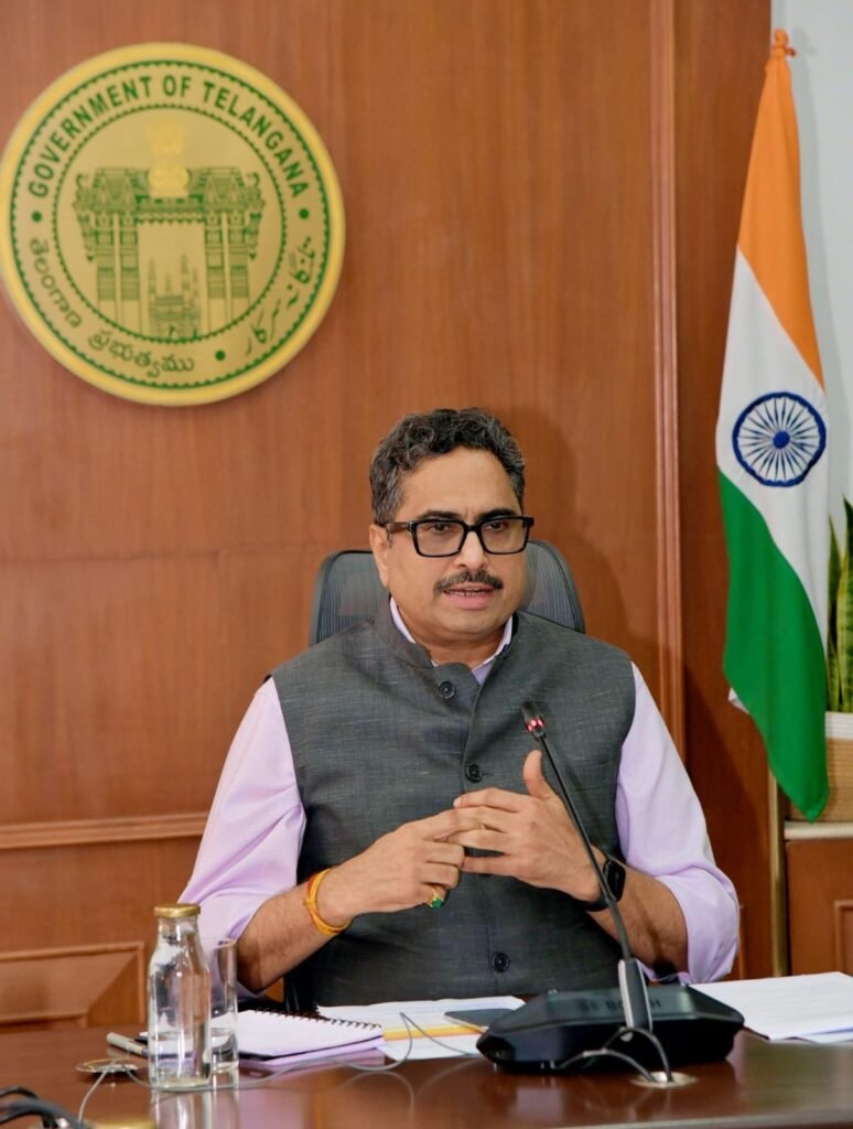 భారీ వర్షాల పట్ల అప్రమత్తంగా ఉండండి   జిల్లా కలెక్టర్లు, పోలీస్ అధికారులకు సి.ఎస్. ఆదేశం