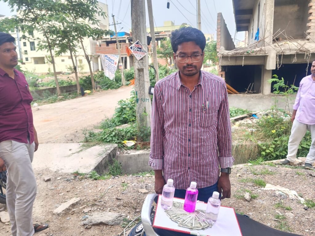 కరీంనగర్‌లో ఏసీబీ వలలో పంచాయతీరాజ్ ఏఈ..రూ.10 వేల లంచం తీసుకుంటూ రెడ్‌హ్యాండెడ్‌గా పట్టివేత