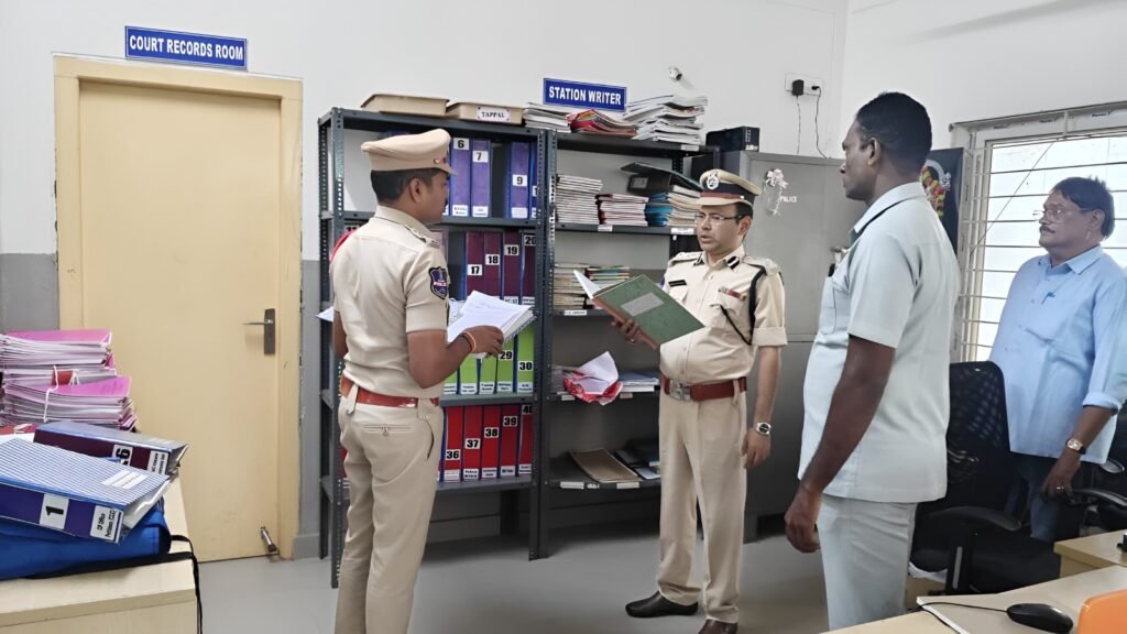 భీమారం పోలీస్ స్టేషన్‌ను ఆకస్మికంగా తనిఖీ చేసిన సీపీ
