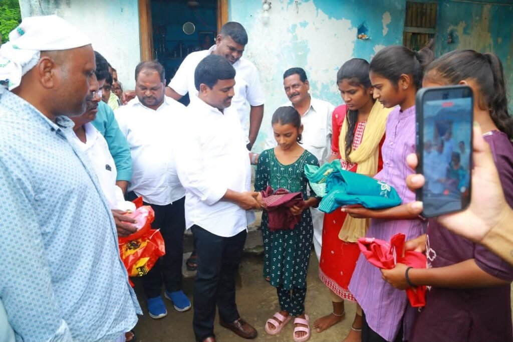 తల్లిని కోల్పోయిన నలుగురు చిన్నారులకు జీవితాంతం అండగా ఉంటా..ఎమ్మెల్యే సత్యం..