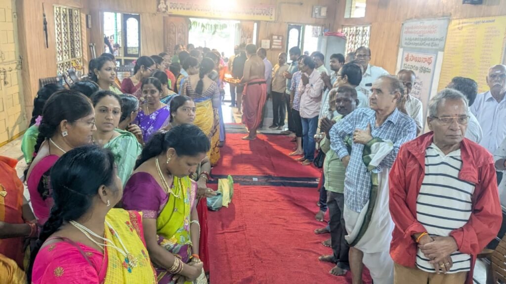 గురు పౌర్ణమి వేళ మంథని షిరిడి సాయిబాబా ఆలయంలో భక్తి వెల్లువపాదదర్శనం, గురుదక్షిణ, అన్నదానం, భజనలతో ఆధ్యాత్మిక వేడుకలు