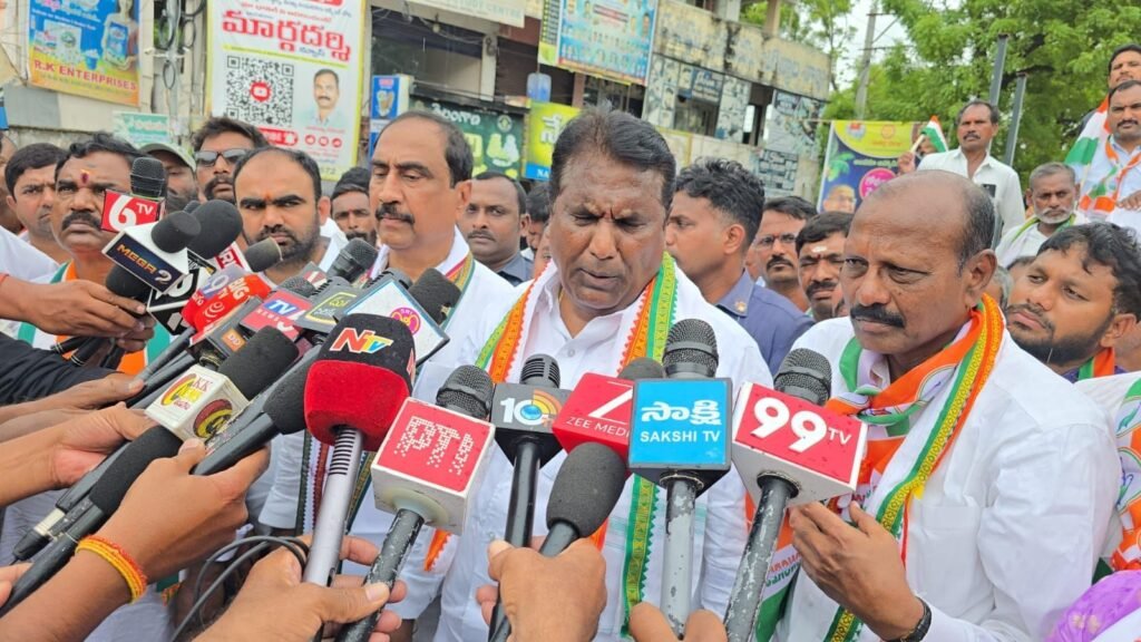 *కేంద్ర ప్రభుత్వ వైఖరి,రాహుల్ గాంధీ అరెస్టుకు నిరసనగా జగిత్యాలలో కాంగ్రెస్ ఆందోళన*….