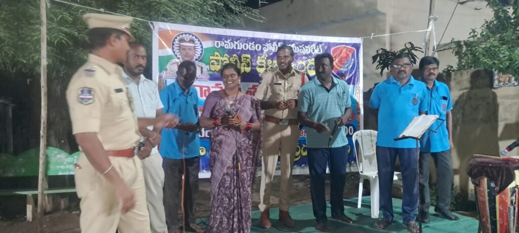 రాజాపూర్ గ్రామంలో పోలీసుల ఆధ్వర్యంలో అవగాహన కార్యక్రమం