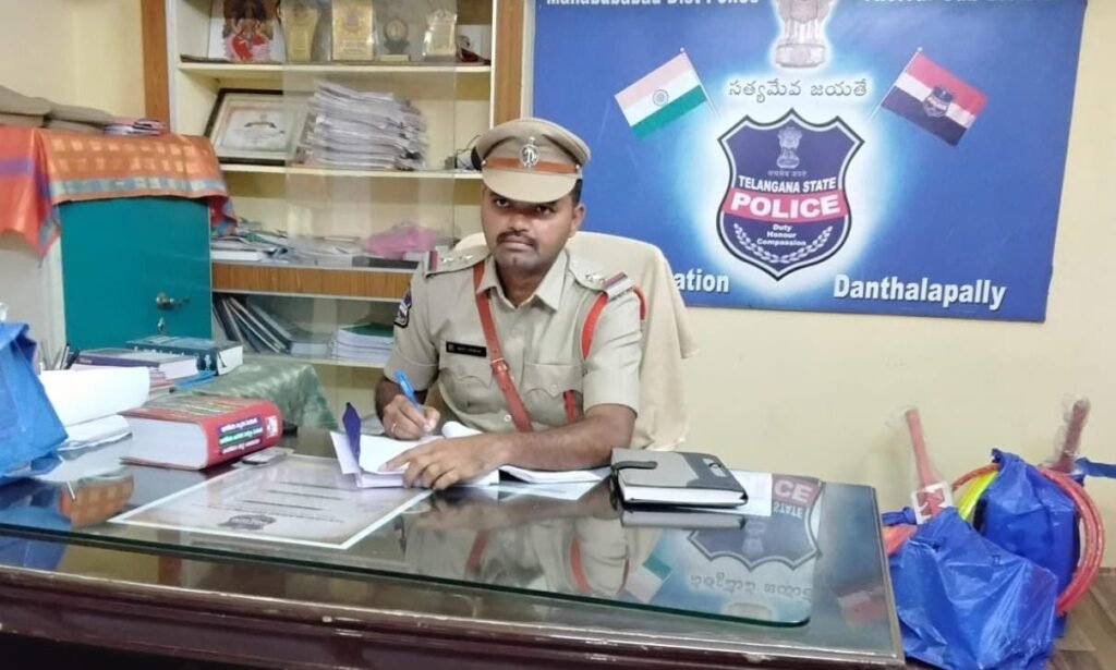 ఫిర్యాదు చేసేందుకు వెళ్లిన అంగన్వాడీ టీచర్లతో ఎస్ఐ దురుసు ప్రవర్తన ఎస్పీని ఆశ్రయించిన బాధితులు మహబూబాబాద్