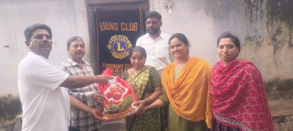 నిరుపేద మహిళకు లయన్స్ క్లబ్ చేయూతసేవకు ప్రతిరూపం  లయన్స్ క్లబ్డైరెక్టర్ లయన్ బాబూరావు-క్లబ్ అధ్యక్షురాలు డా. శరణ్య  యాదవ్