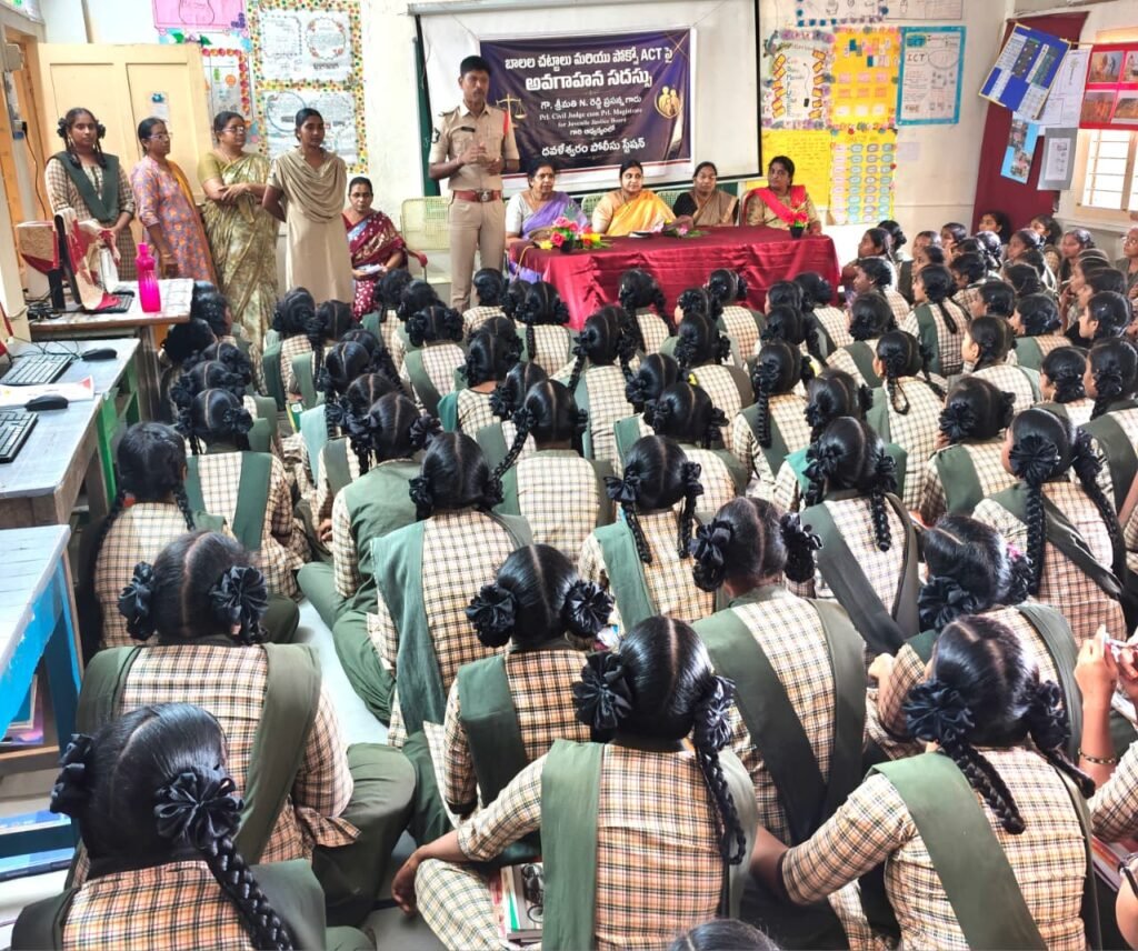పోక్సో చట్టంపై అవగాహన కలిగి ఉండాలన్యాయమూర్తి ఎన్ రెడ్డి ప్రసన్న, ధవలేశ్వరం ఎస్సై హరిబాబు.
