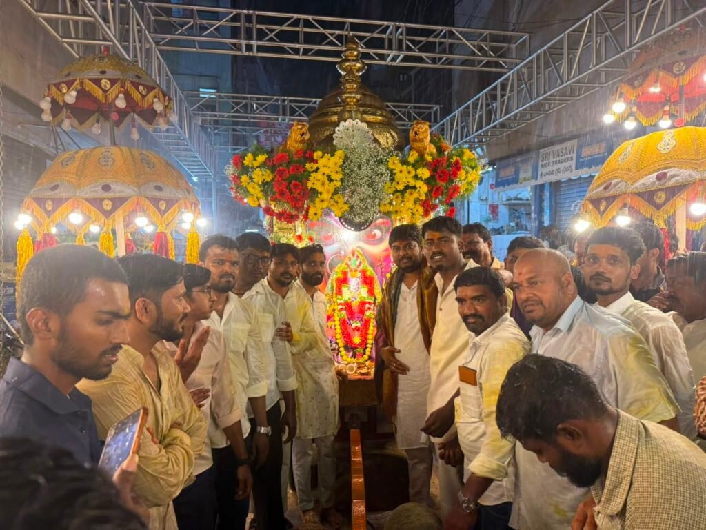 బోనాల పండుగ సందర్భంగా ఫలారం బండి కార్యక్రమం  పాల్గొన్న జూబ్లీహిల్స్ ఎమ్మెల్యే..