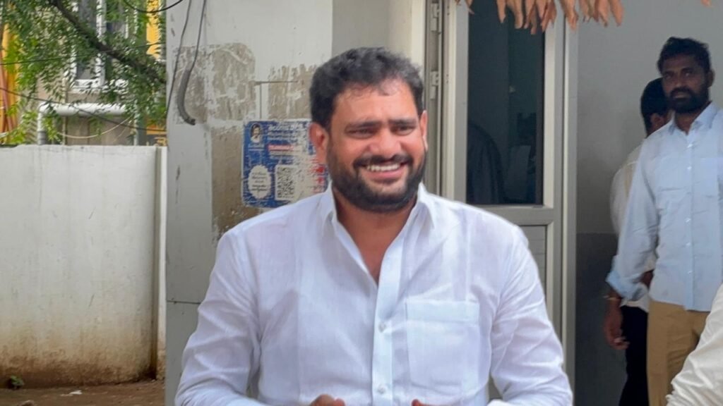 వెంచర్ పేరిట భారీ మోసం