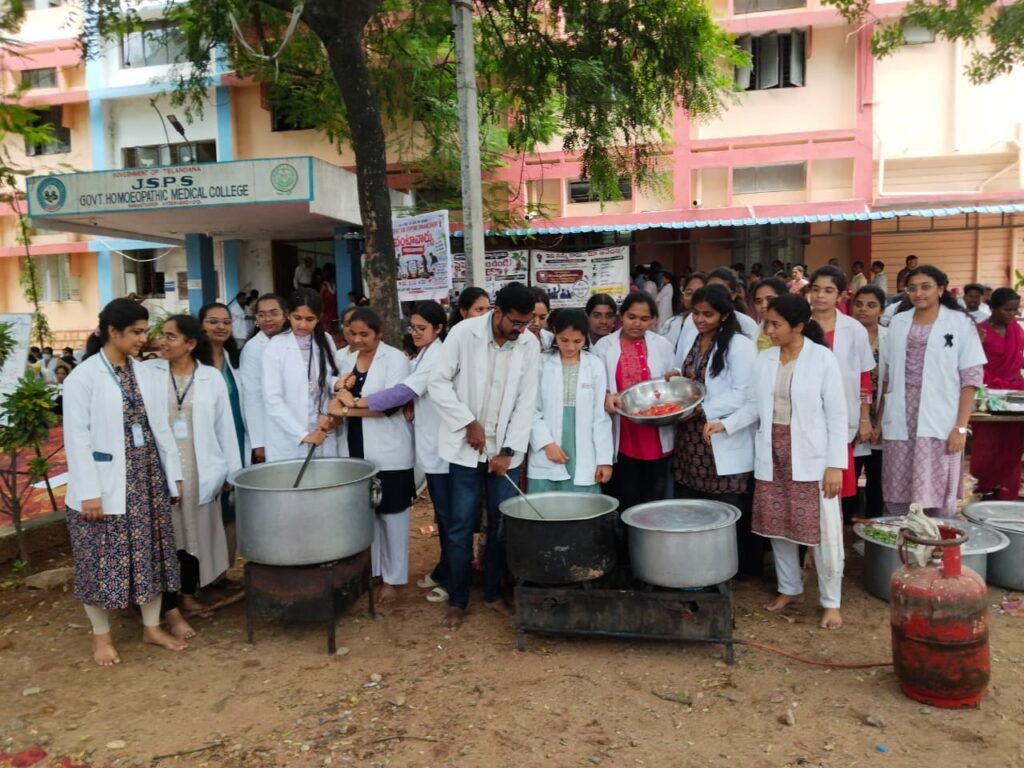 స్టైపెండ్ పెంపు కోసం ఆయుష్ వైద్యుల వంటావార్పు సమ్మె ఏడో రోజుకు చేరినా స్పందించని ప్రభుత్వం