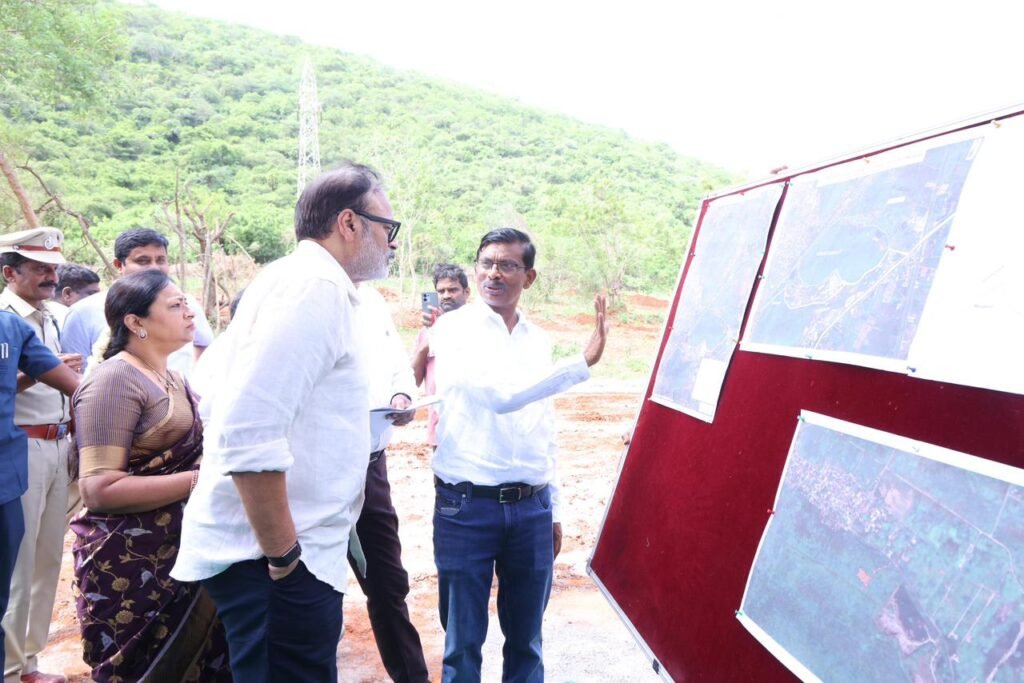 గత ప్రభుత్వానికి నరకడం తప్ప… నాటే ఆలోచనే రాలేదు   కూటమిది నరికే సంస్కృతి కాదు… నాటే సంస్కృతి  భూమాతను కాపాడుకోవడం మనందరి బాధ్యత  ప్రకృతి, ఆధ్యాత్మికతల అద్భుత సమ్మేళనం “అశ్వత్థ నారాయణ వివాహం” అరణ్యారామంలో రావి–వేప మొక్కలు నాటిన  నాగబాబు దంపతులు  ప్రకృతి సంరక్షణలో భారత్ ప్రపంచానికే ఆదర్శంగా నిలవాలి రావి, వేప మొక్కలు నాటిన అనంతరం మీడియాతో మాట్లాడిన ఏపీ గ్రీన్ ఎగ్జిక్యూటివ్ కమిటీ చైర్మన్  కొణిదెల నాగబాబు