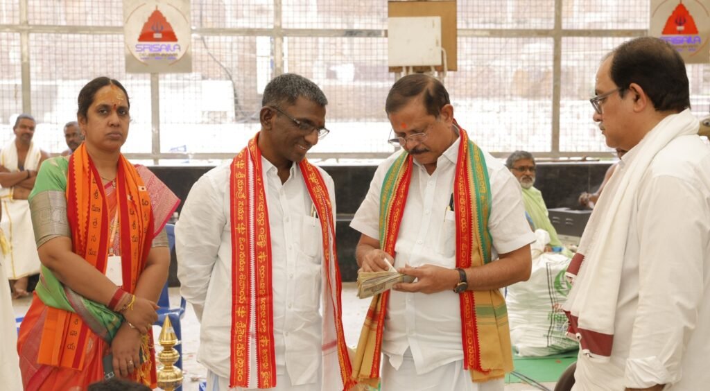 మల్లికార్జున స్వామి భ్రమరాంబ దేవి హుండీల లెక్కింపు