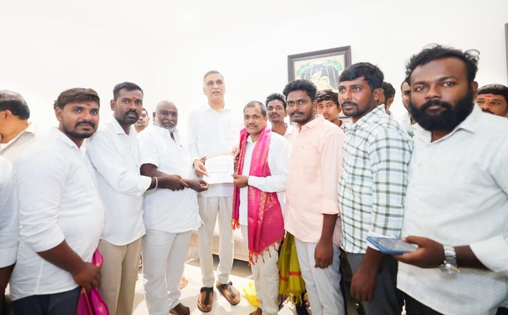 మాజీమంత్రి ఎమ్మెల్యే తన్నీరు హరీష్ రావు కలిసిన ముదిరాజ్ నాయకులు   ముదిరాజ్ హక్కుల గురించి  అసెంబ్లీ సమావేశాలలో మాట్లాడాలని వినతి !