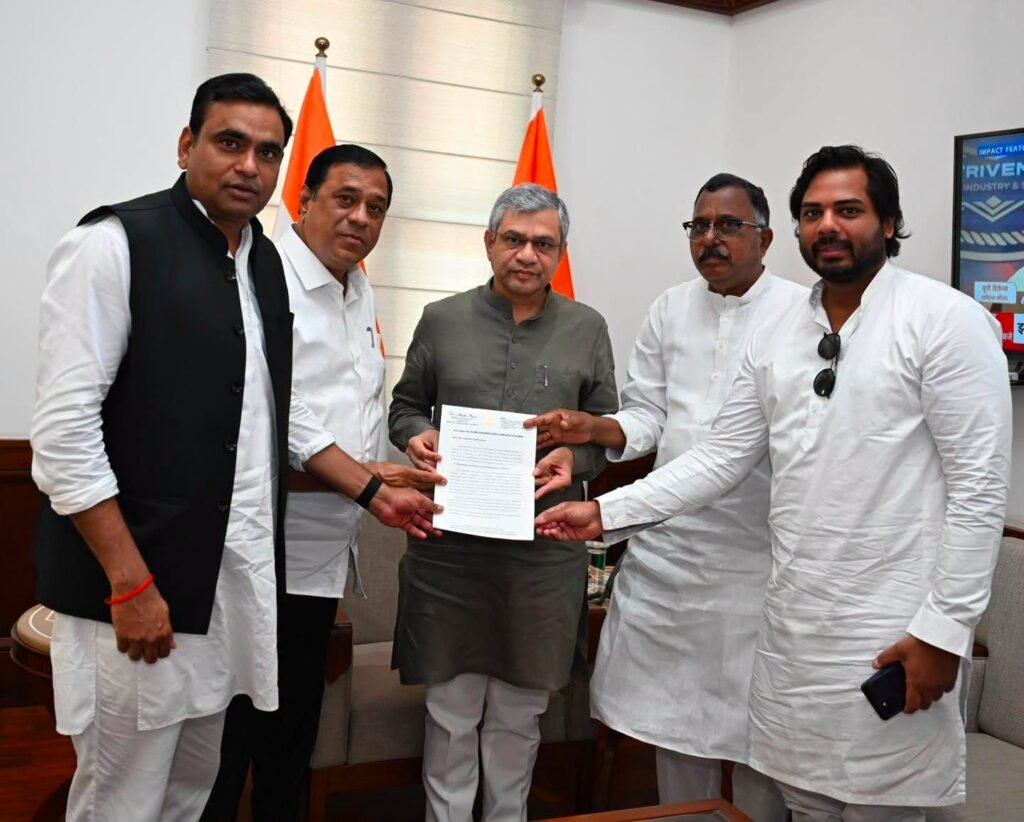 చెన్నై బుల్లెట్ రైలు కారిడార్లో నకిరేకల్ అసెంబ్లీ నియోజకవర్గాన్ని చేర్చాలి కేంద్ర మంత్రి అశ్విని వైష్ణవ్ ను కోరిన ఎంపి చామల న్యూఢిల్లీ
