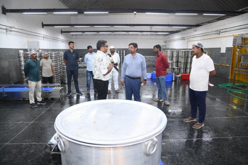 విద్యార్థులకు సకాలంలో పౌష్టికాహారం అందించాలి   జిల్లా కలెక్టర్ కుమార్ దీపక్