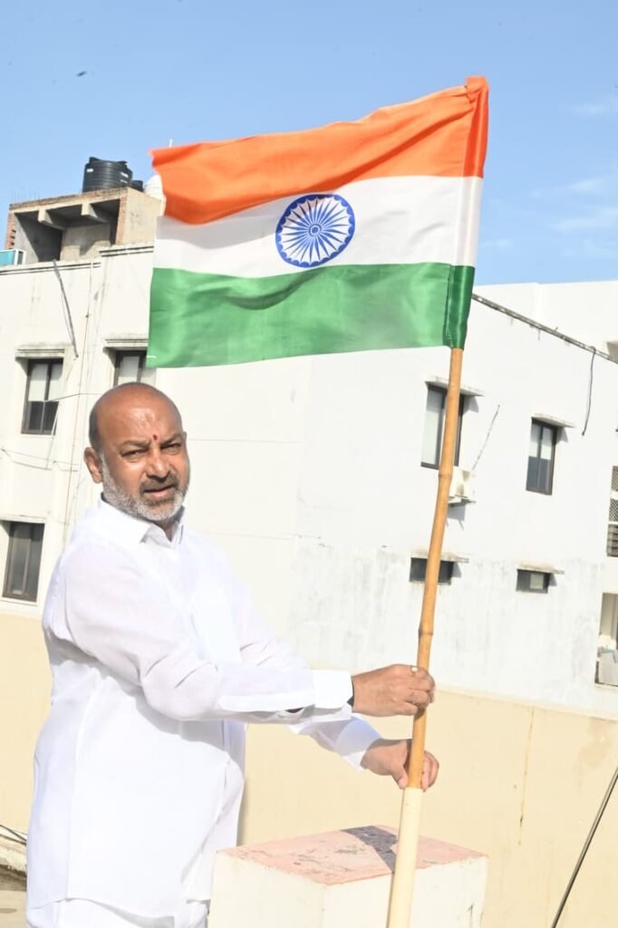 ప్రతి ఇంటి పై జాతీయ జెండా ఎగరేయండి: కేంద్ర మంత్రి బండి సంజయ్ కుమార్ పిలుపు